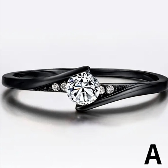 ELEGANT BLACK ZIRCON STONE RING SIZE 9 - Picture 3 of 8
